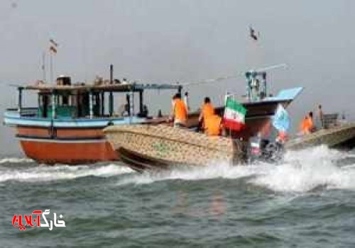 توقف 2 شناور حامل قاچاق در آبهای خلیج فارس - 12 قاچاقچی دستگیر شدند