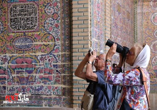 تناقض سیاست تسامح در خروج ایرانی‌ها و منع ورود گردشگران خارجی