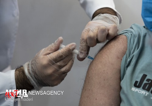 تزریق دُز سوم واکسن کرونا به کادر درمان استان بوشهر آغاز شد