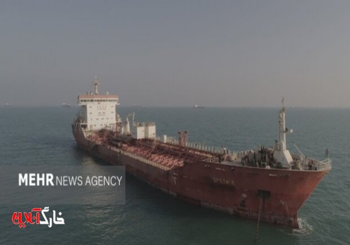 توقیف یک شناور در آب‌های بوشهر/ ۴۵ هزار لیتر سوخت قاچاق کشف شد