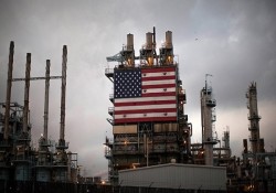آماده باش آمریکا برای کاهش ٣ میلیون بشکه ای تولید نفت