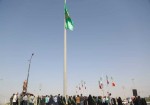 پرچم رضوی در میدان ورودی شهر خورموج برافراشته شد