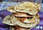 پخت نان محلی در موکب شهر کاکی در مسیر پیاده روی طریق المهدی