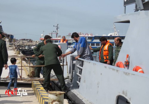 سبز پوشان سپاه ناجی تردد دریایی در مسیر خارگ به بوشهر شدند