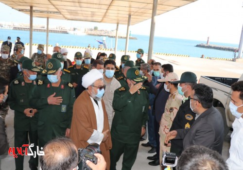 حضور دریادار پاسدار تنگسیری فرمانده نیروی دریایی سپاه پاسداران انقلاب اسلامی  در جزیره خارگ