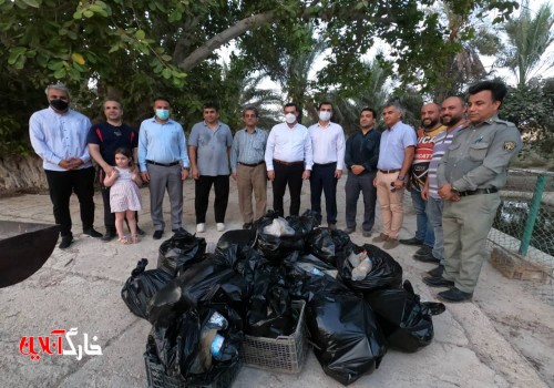 ویژه برنامه پاکسازی جزیره خارگ به مناسبت هفته دولت انجام شد + گزارش تصویری