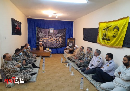 جمعی از فرماندهان و کارکنان گروه پدافند هوایی شهید هادی پور خارگ با امام جمعه جزیره خارگ دیدار کردند