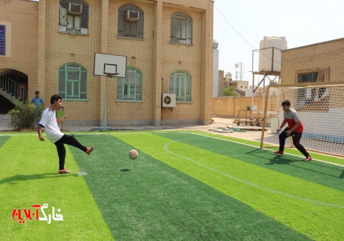 زمین چمن مصنوعی مینی فوتبال هنرستان خلیج فارس در جزیره خارگ افتتاح شد