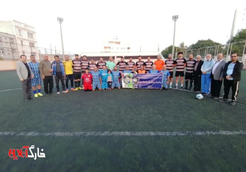 تیم فوتبال قلمداران هنر جنوب به یاد شهیدان غلامرضا و عبدالرضا جمهوری به میدان رفتند .
